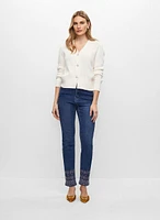 Cardigan à boutons et jean à broderies