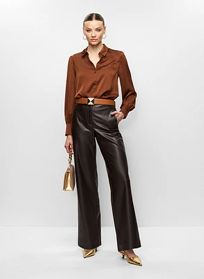 Chemisier satiné et pantalon en cuir végane