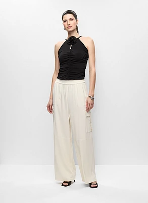 Haut à col licou et pantalon large style cargo