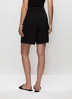 Short plissé avec ceinture
