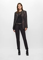 Veste mi-longue et jean étroit