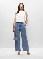 Blouse à volants et jean cargo à jambe large