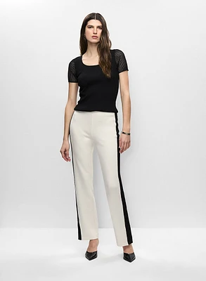 Pull à manches courtes et pantalon à bandes