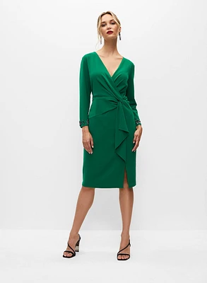 Robe à volants en cascade et bijoux