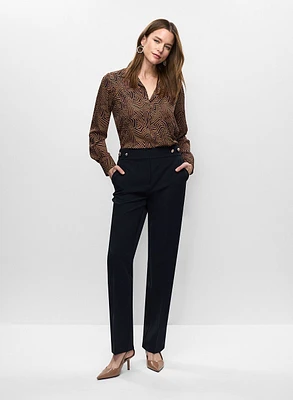 Chemisier abstrait et pantalon cheville