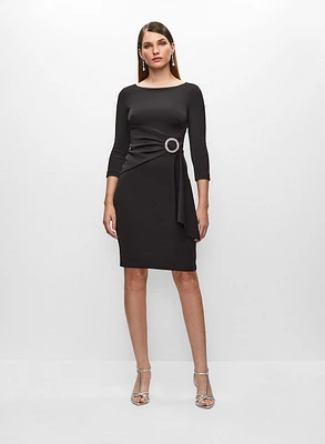 Robe drapée avec boucle à la taille