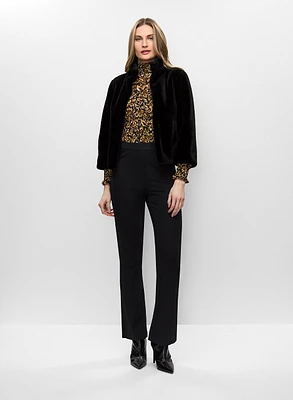 Manteau en fourrure végane et haut smocké