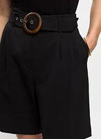 Short plissé avec ceinture