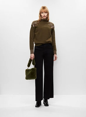 Pull pailleté et jean évasé