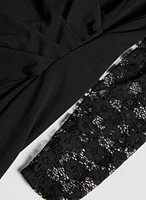 Robe tulipe avec manches en dentelle
