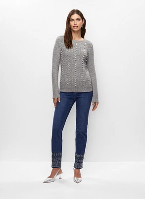 Pull à perles et jean à broderies