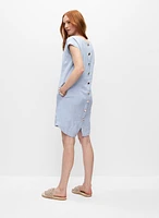Robe de jour courte à boutons décoratifs