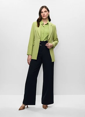 Veste mi-longue et chemisier