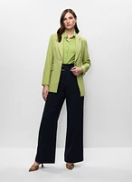 Veste mi-longue et chemisier