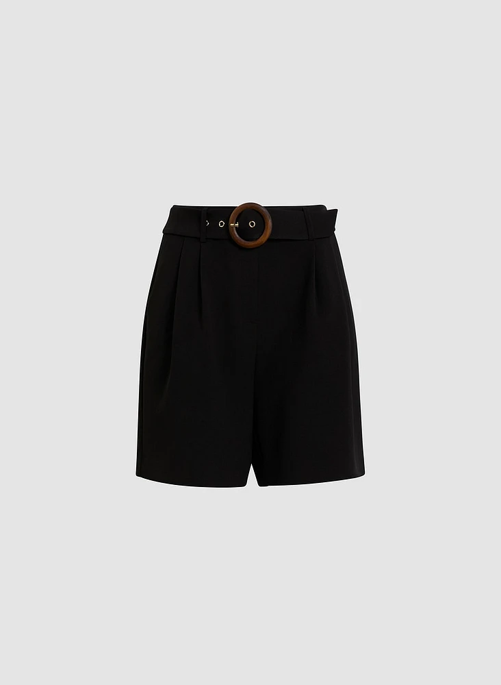 Short plissé avec ceinture