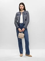 Veste en tissu bouclé et jean semi-évas