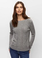 Pull à perles et jean à broderies