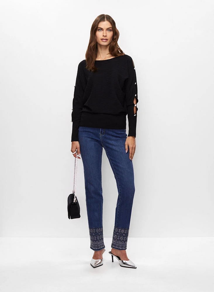Pull ajouré et jean à broderies