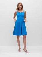 Robe ajustée et évasée à bretelles minces