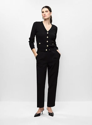 Cardigan à boutons dorés et pantalon droit