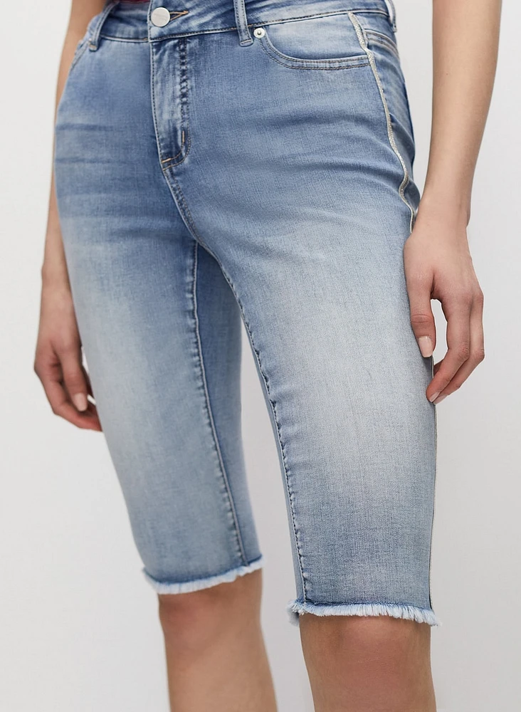 Short bermuda en denim à bordure argentée