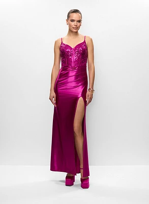 Robe satinée et bracelet manchette