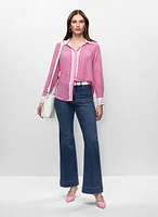 Blouse en crêpe et jean évasé