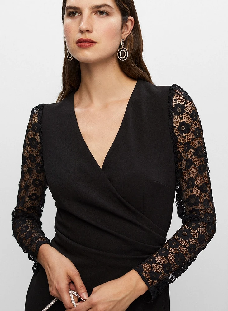 Robe tulipe avec manches en dentelle