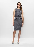 Robe en tissu bouclé et boucles d'oreilles ouvertes