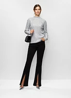 Pull à sequins et jean évasé