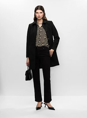 Manteau en laine et chemisier à motif
