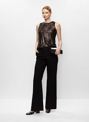 Haut à sequins et jean évasé