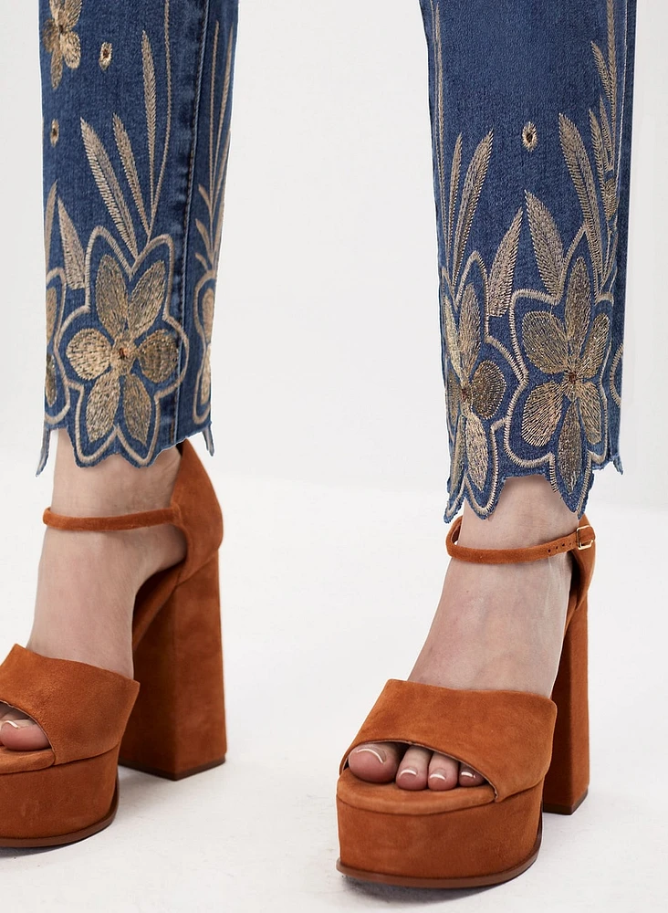 Jean à ourlet festonné et broderies dorées