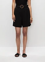 Short plissé avec ceinture