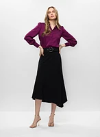 Chemisier satiné et jupe asymétrique