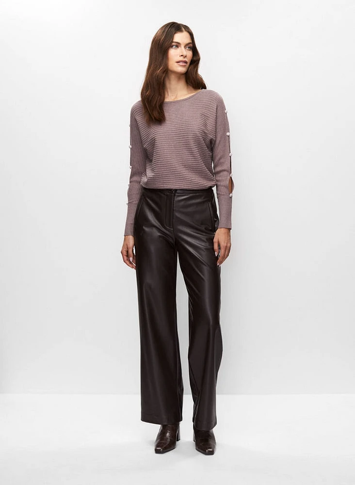 Pull ajouré et pantalon en cuir végane
