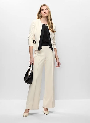 Veste à larges boutons et pantalon à jambe évasée