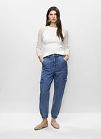 Pull à manches en maille et jean cargo