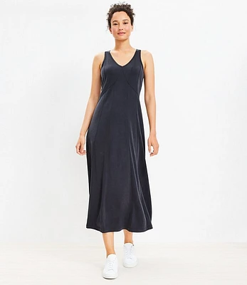 Lou & Grey Seamed Sandwashed V-Neck Midi Dress