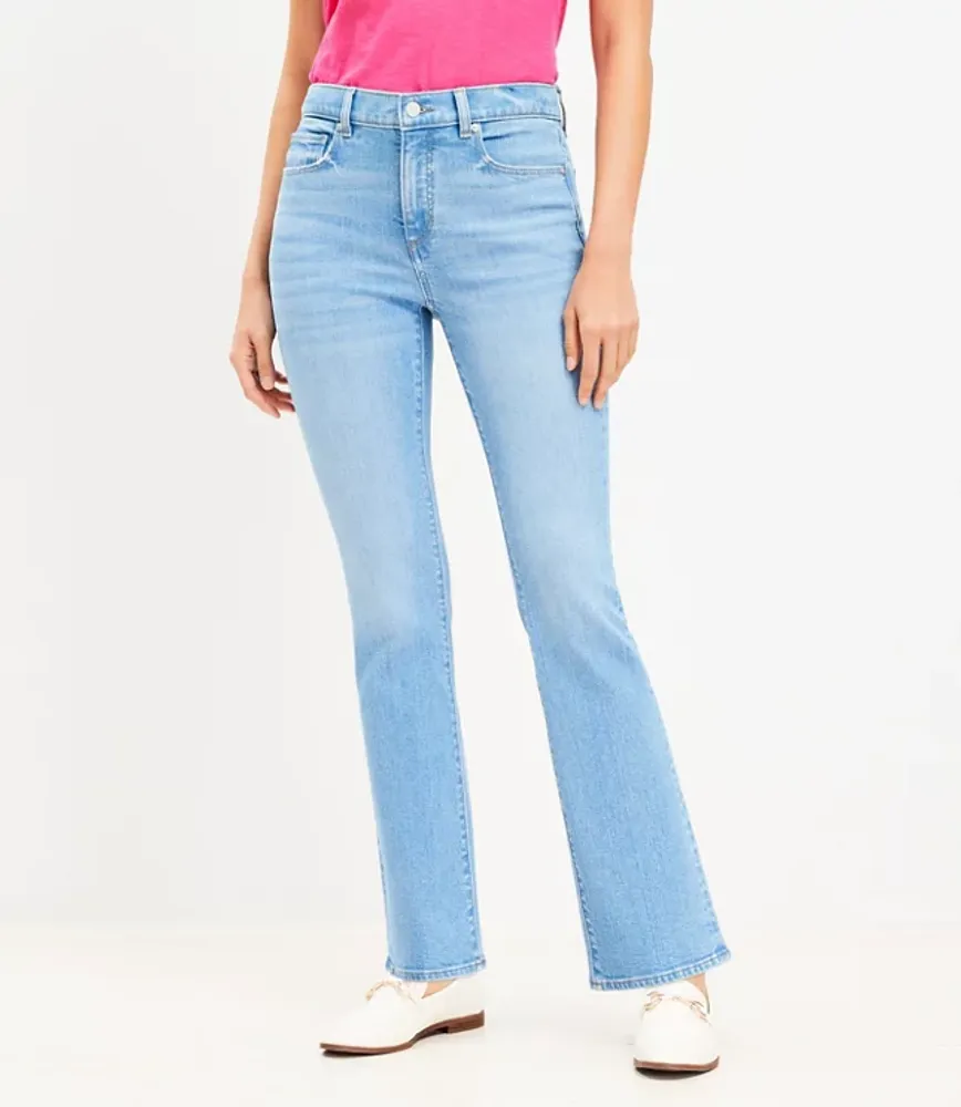 Mid Rise Boot Jeans Light Wash