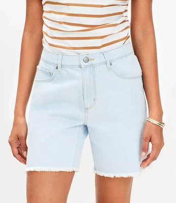 Petite Curvy Vented Frayed Boyfriend Shorts Light Wash Indigo