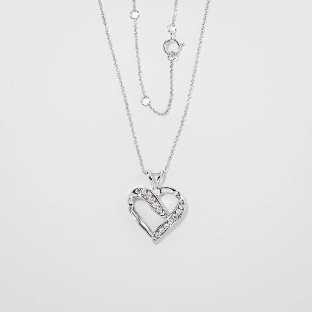 Diamond Cluster Heart Shaped Pendant in 10K White Gold (0.06 ct tw)