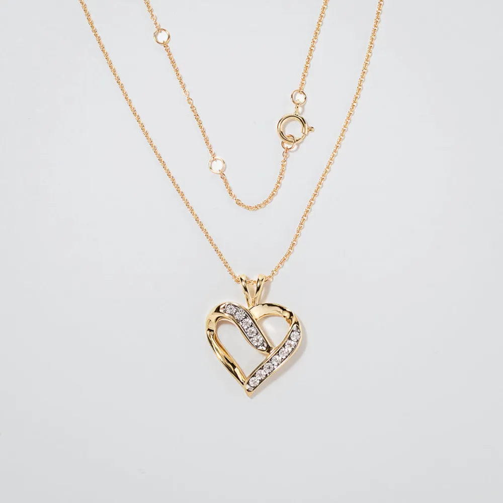 Diamond Cluster Heart Shaped Pendant in 10K Yellow Gold (0.06 ct tw)