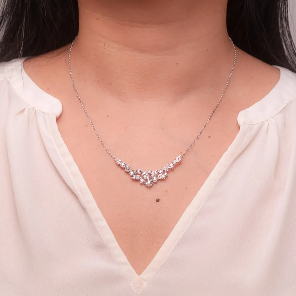 Diamond Cluster Necklace in 10K White Gold (1.00 ct tw)