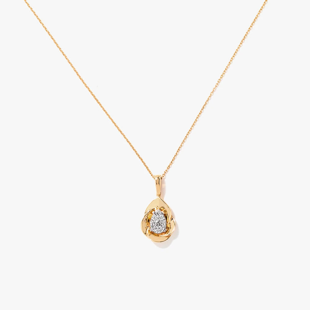 Diamond Cluster Necklace in 10K Yellow Gold (0.16 ct tw)