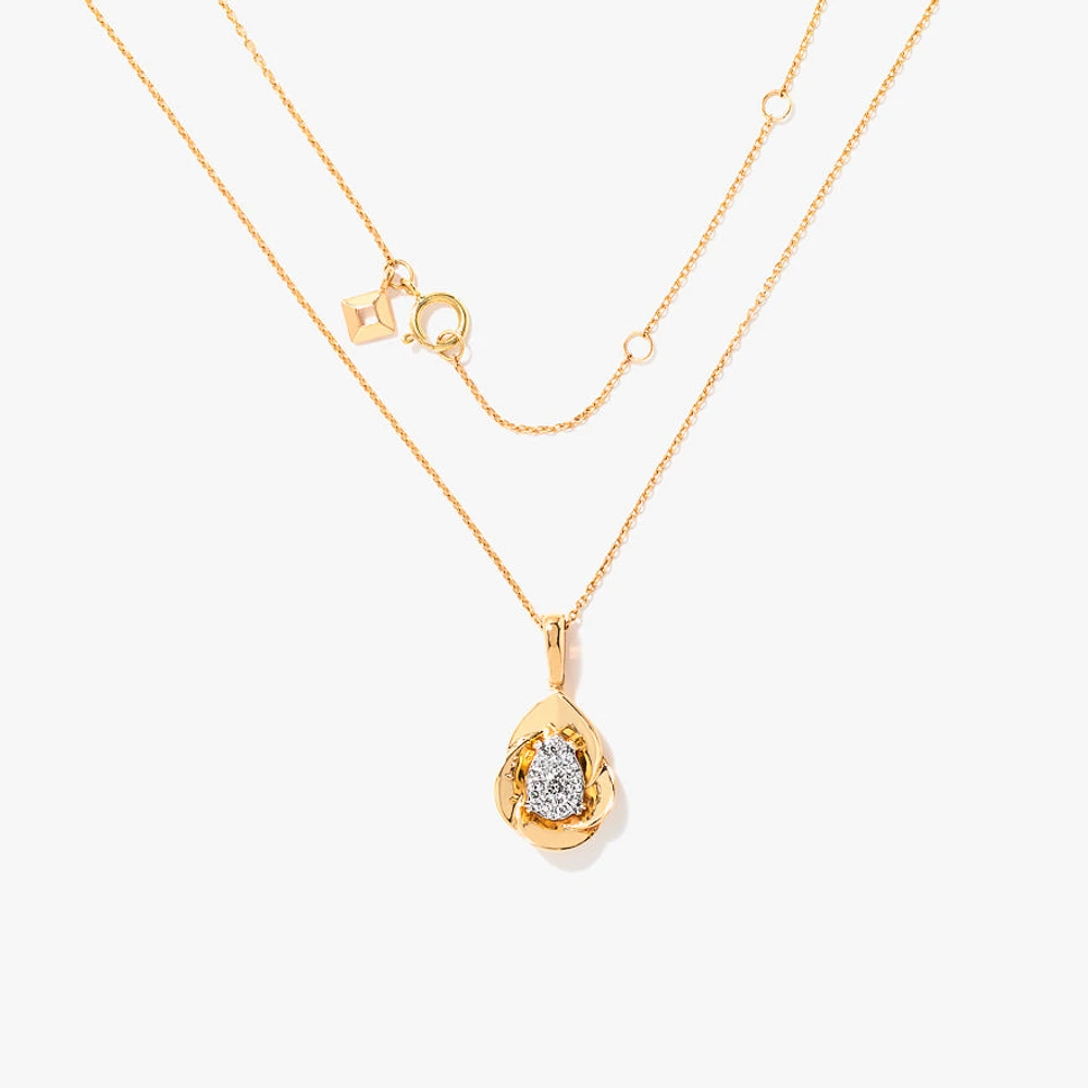 Diamond Cluster Necklace in 10K Yellow Gold (0.16 ct tw)