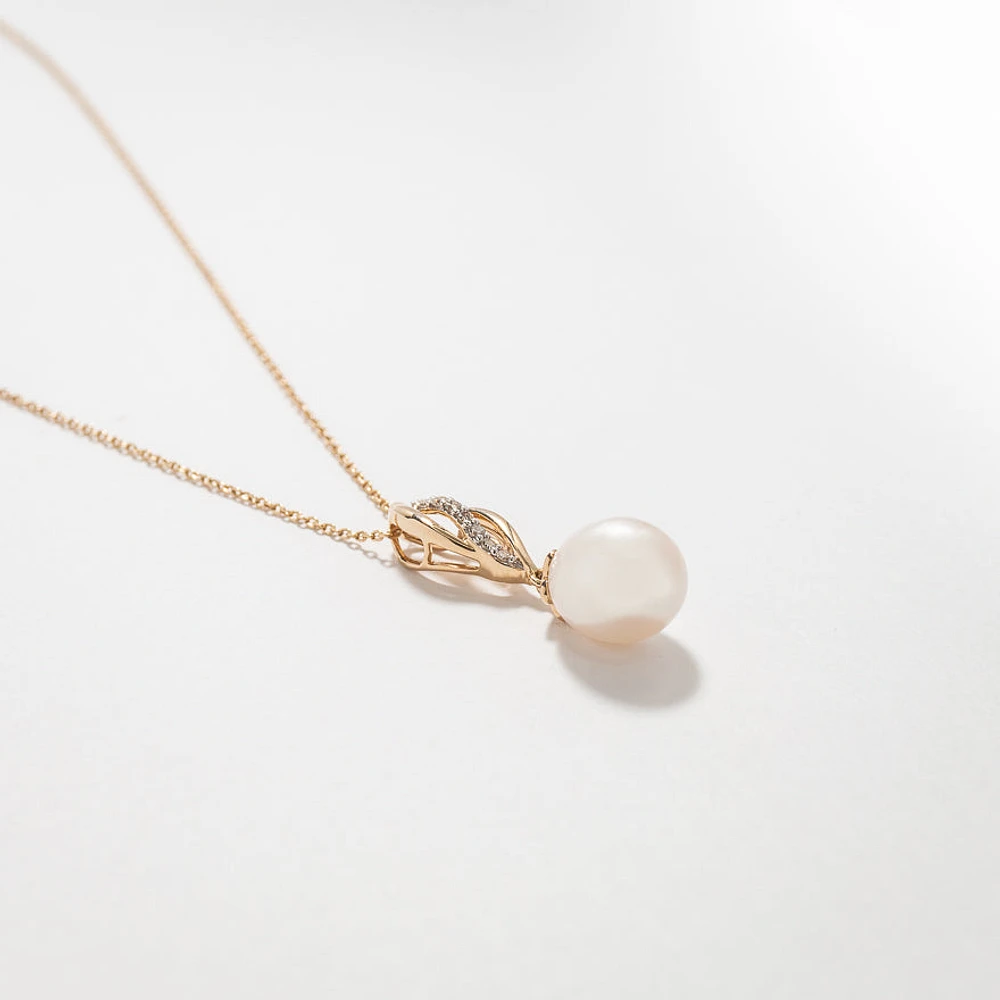 Pearl Necklace in 10K Yellow Gold