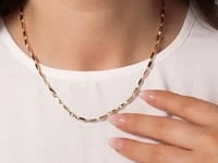 Oval Beveled Chain Necklace in 10K Yellow Gold (18.5")