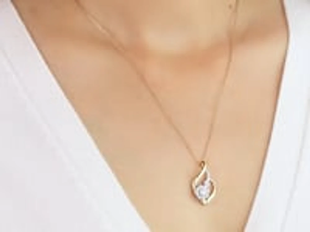 Diamond Pendant Necklace in 10K Yellow and White Gold (0.25ct tw)
