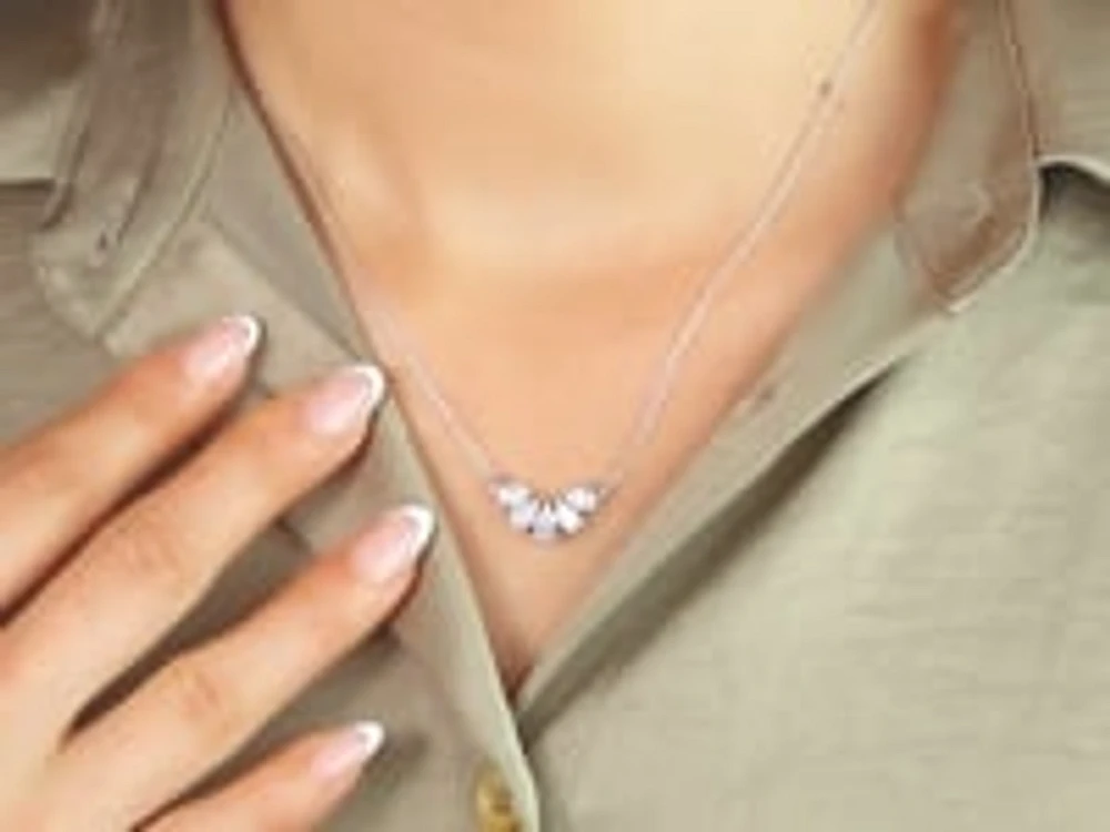 Lab Grown Diamond Cluster Necklace in 10K White Gold (1.00 ct tw)